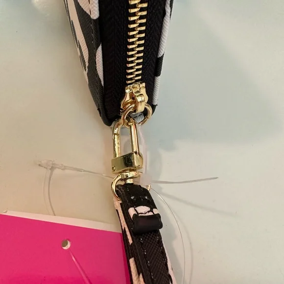 NEW Betsey Johnson Skulls XOZipp Black/Multi Wristlet Wallet - Picture 5 of 6